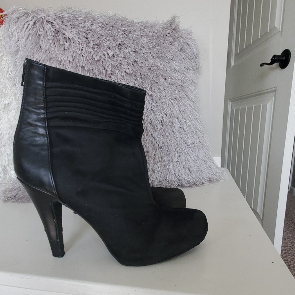 Gianni Bini Black Ankle Boots